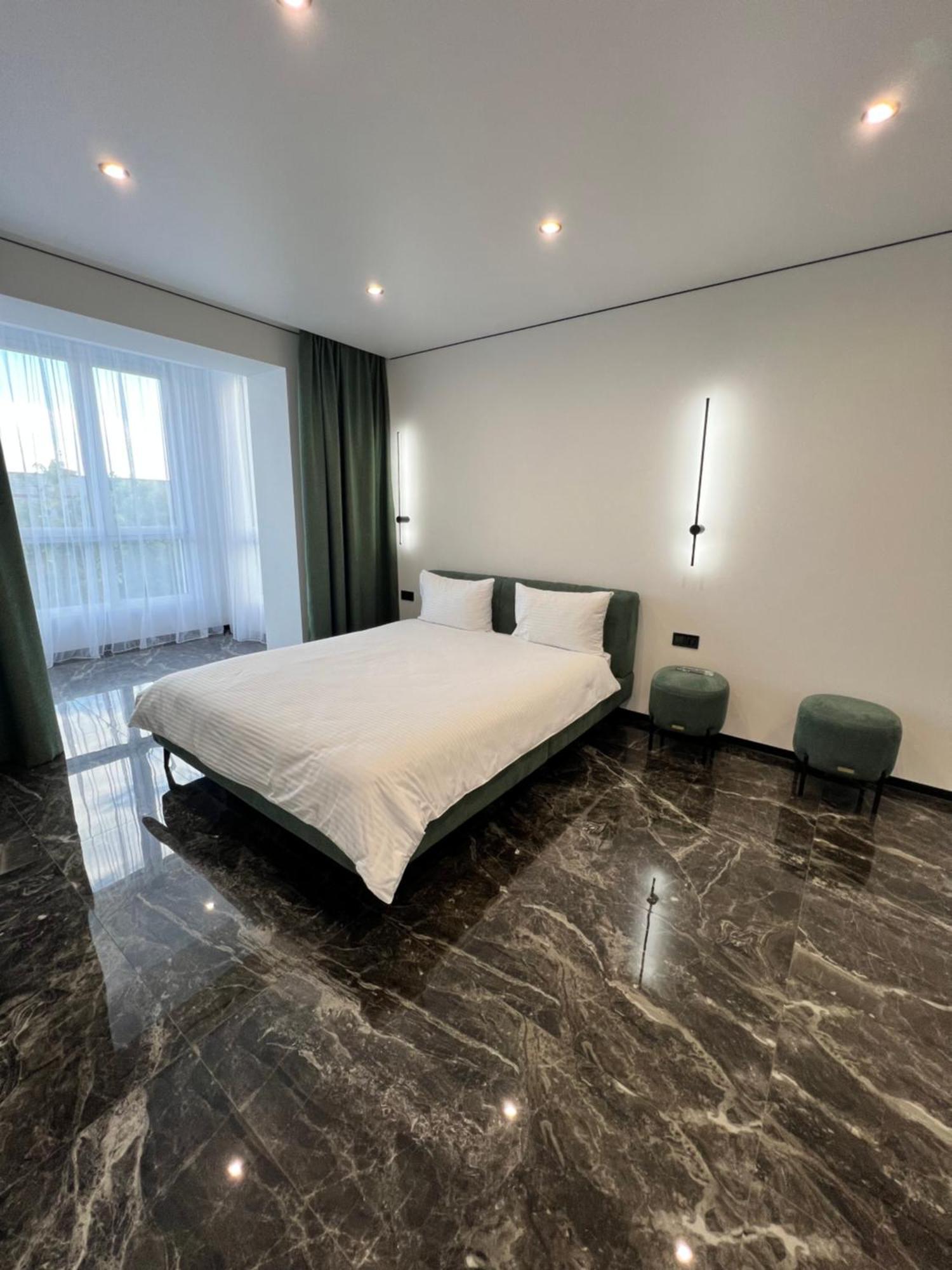 Люкс Апартаменти В Жкарена Та Жк Great House Rivne Exteriér fotografie